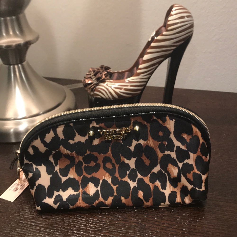 Victoria’s Secret Makeup Bag 💄